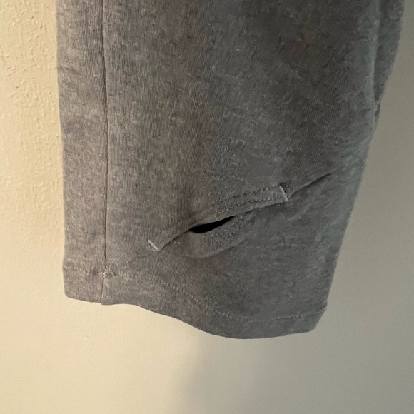 The North Face Women’s Gray Motivation Cropped Wrap Sweater Hoodie Size Medium - Picture 6 of 8